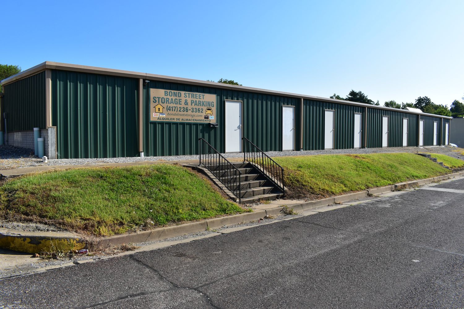 408 E Bond St, Monett, MO 65708